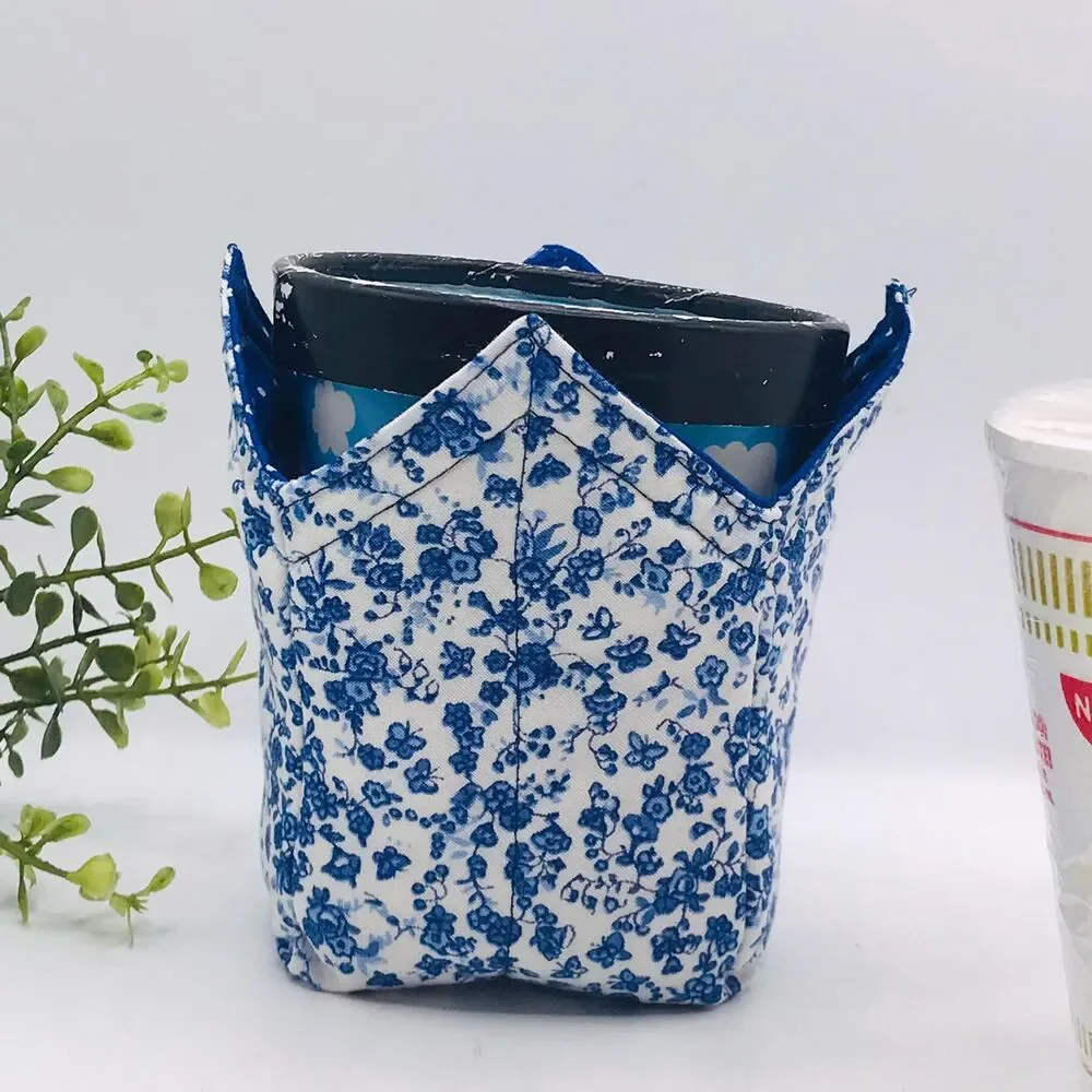 Microwave Pint Size Cozy, Reversible, Colonial Blue Floral Cottage Garden